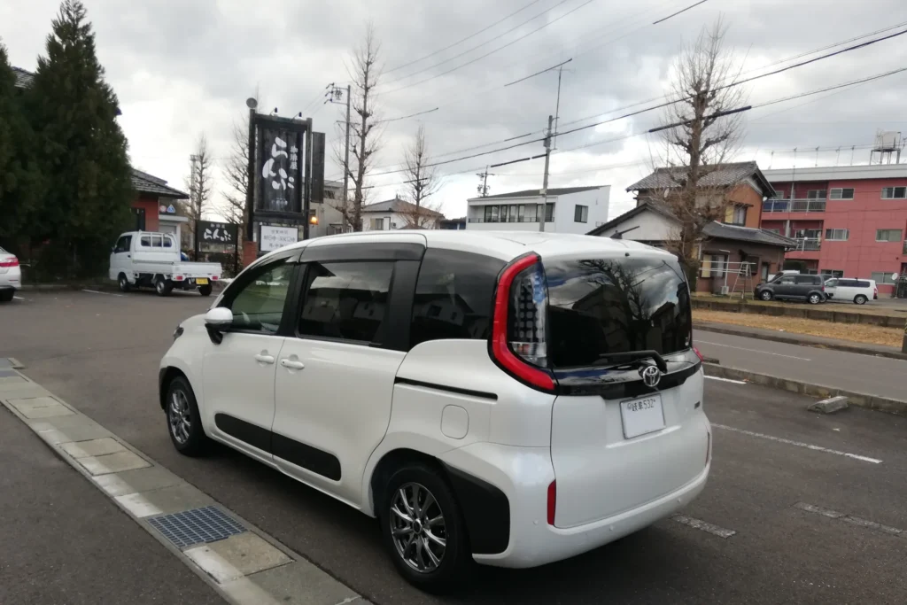 Toyota 6AA-MXPL15G Sienta Z